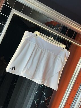 Adidas Club Tennis Skort in Pristine Cloud White 🎾